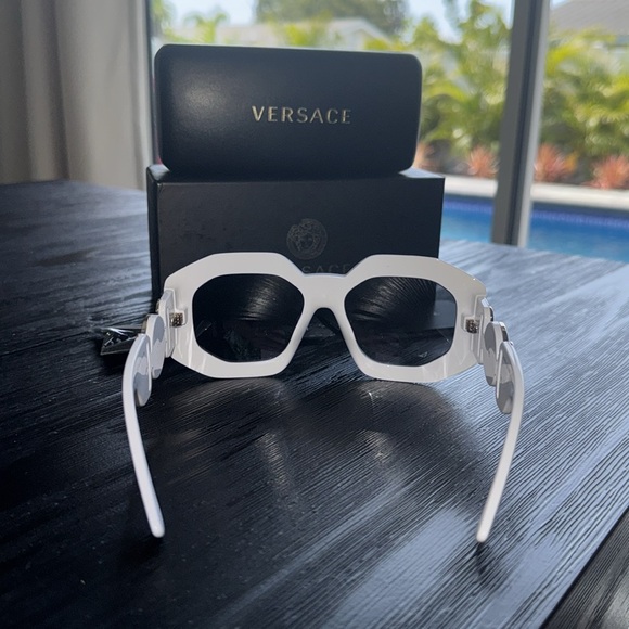 Versace MEDUSA BIGGIE SUNGLASSES - Picture 4 of 9